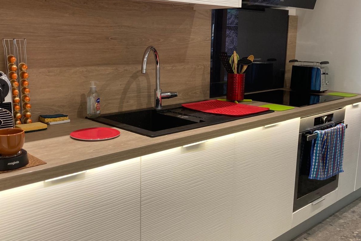 appartement-2p-cannes-vue-mer-cuisine