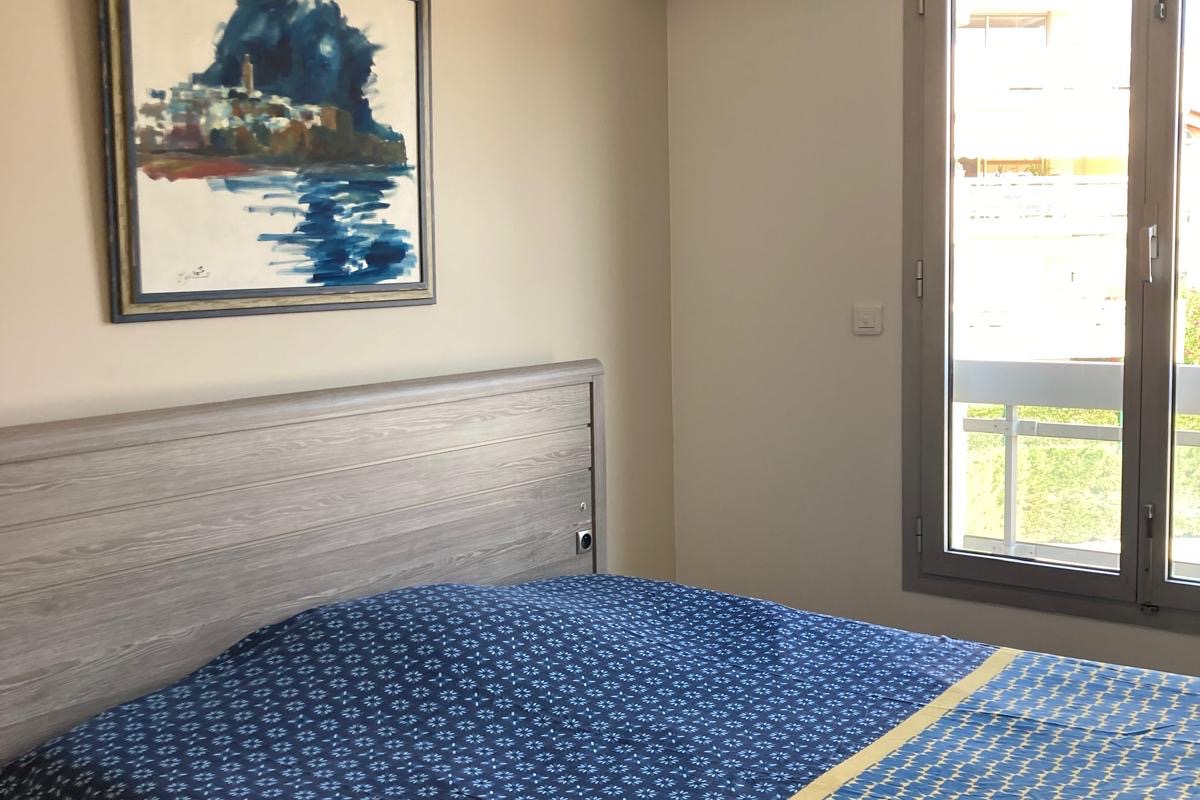 appartement-3p-cannes-piscine-chambre
