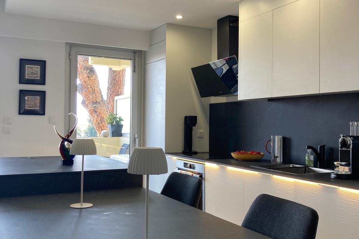 appartement-3p-cannes-piscine-cuisine