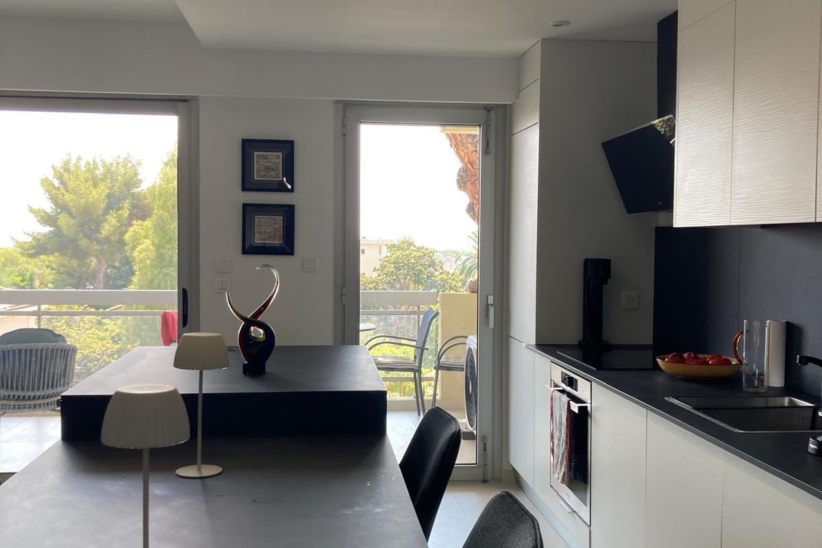 appartement-3p-cannes-piscine-cuisine2