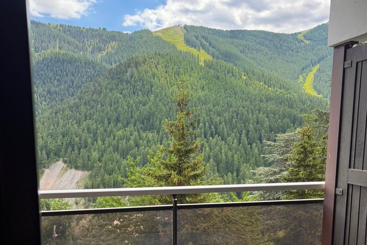 Balcon avec vue sur les pistes et la montagne, studio à Auron